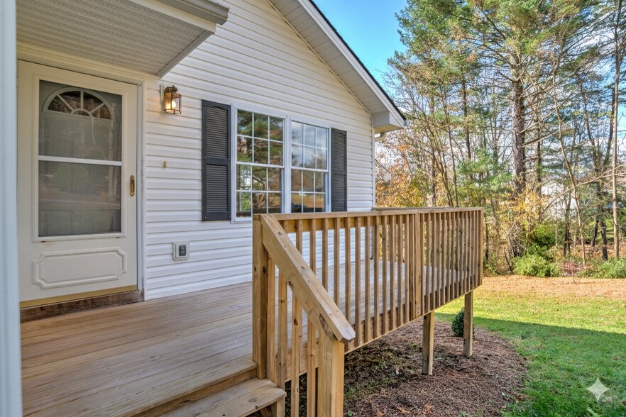 Building Photo - 216 Windsor Ct