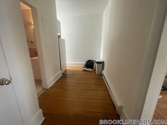 Building Photo - 1539 Beacon St