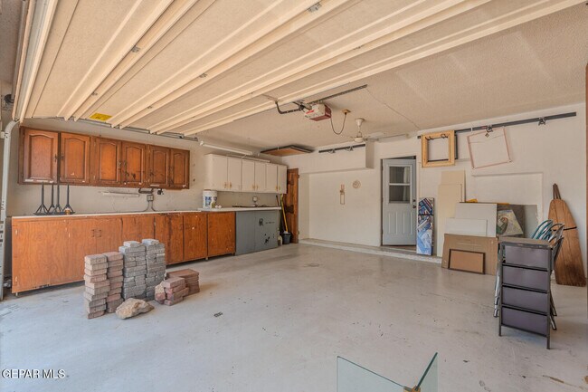 Building Photo - 6815 Villa Hermosa Dr