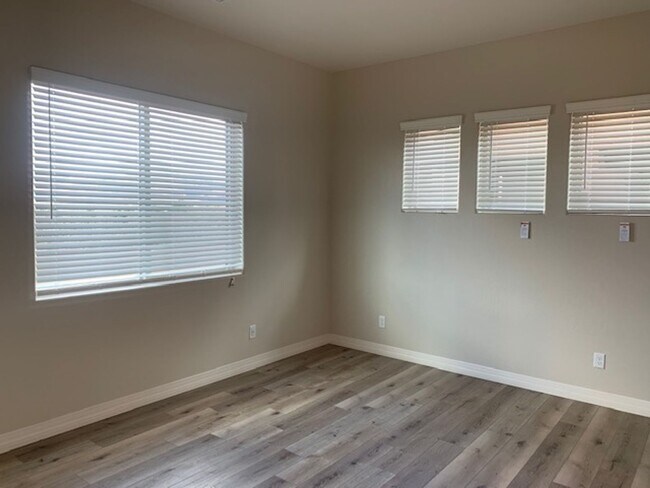 Building Photo - 3910 Positano Pl