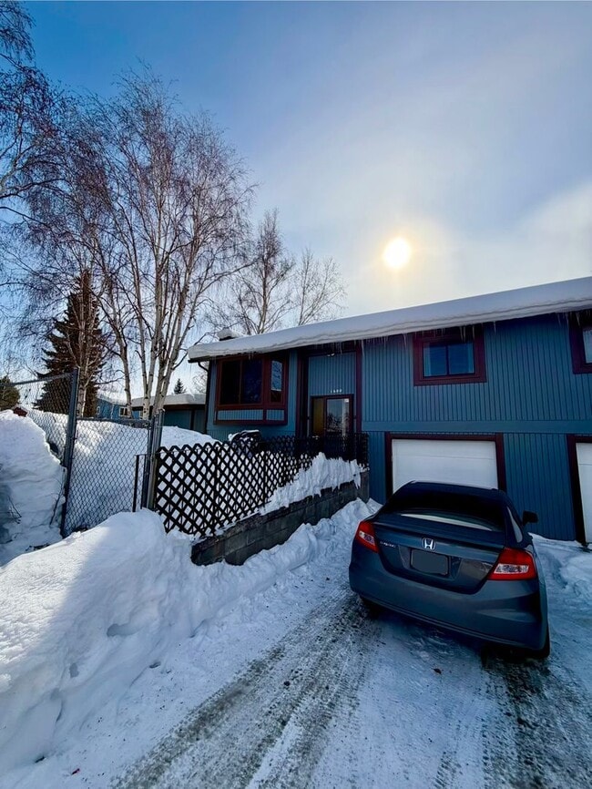 Building Photo - 4 Bedroom Home in Fairbanks / Washer& Dryer / Cat Friendly