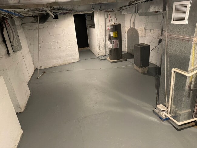 Building Photo - 204-206 E Woodrow Ave