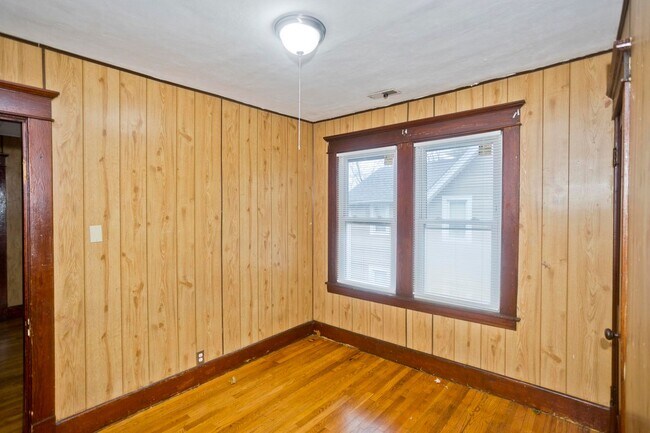 Building Photo - 58-60 Ionia St