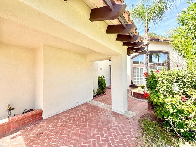 Building Photo - Spacious 5 Bedroom 3 Bathroom Home with Updated Paint, New Roof & Private Balcony