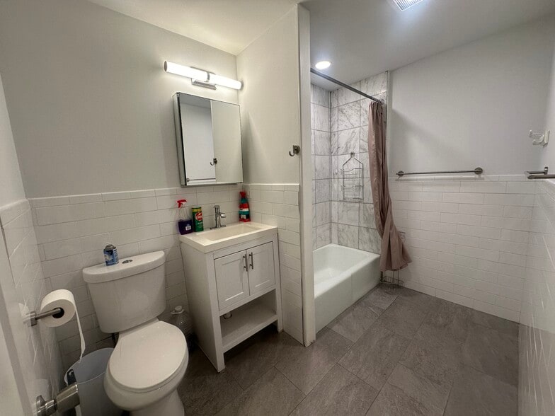 Building Photo - 15 Monmouth St