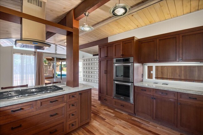 Building Photo - Private Belmont Home | 3 Bed | 3 Bath | 2,272 Sq. Ft.