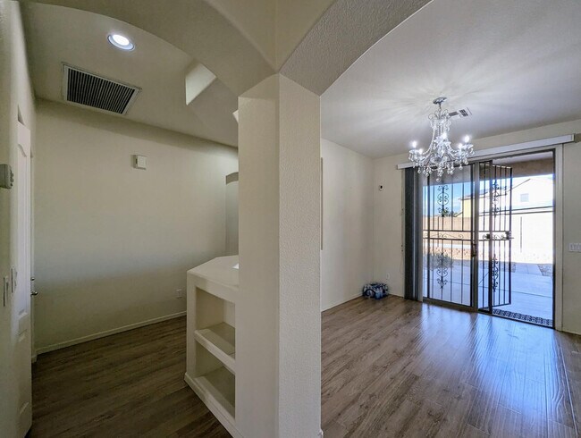 Building Photo - 5770 W Golden Ln