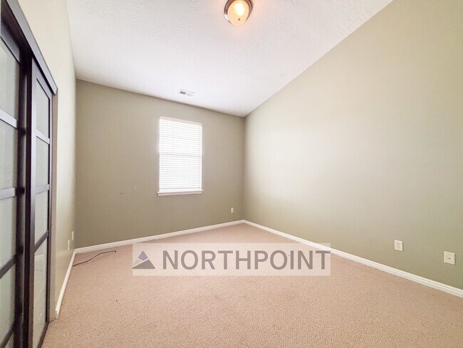 Building Photo - 3 Bed 2 Bath townhome near Jordan River Park!