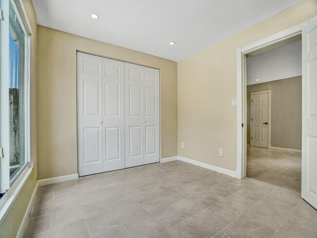 Building Photo - 2442 Garfield St