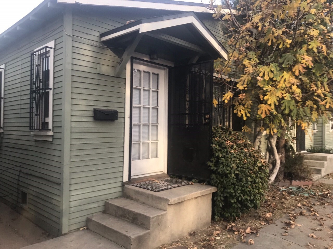 Building Photo - 402 Micheltorena St