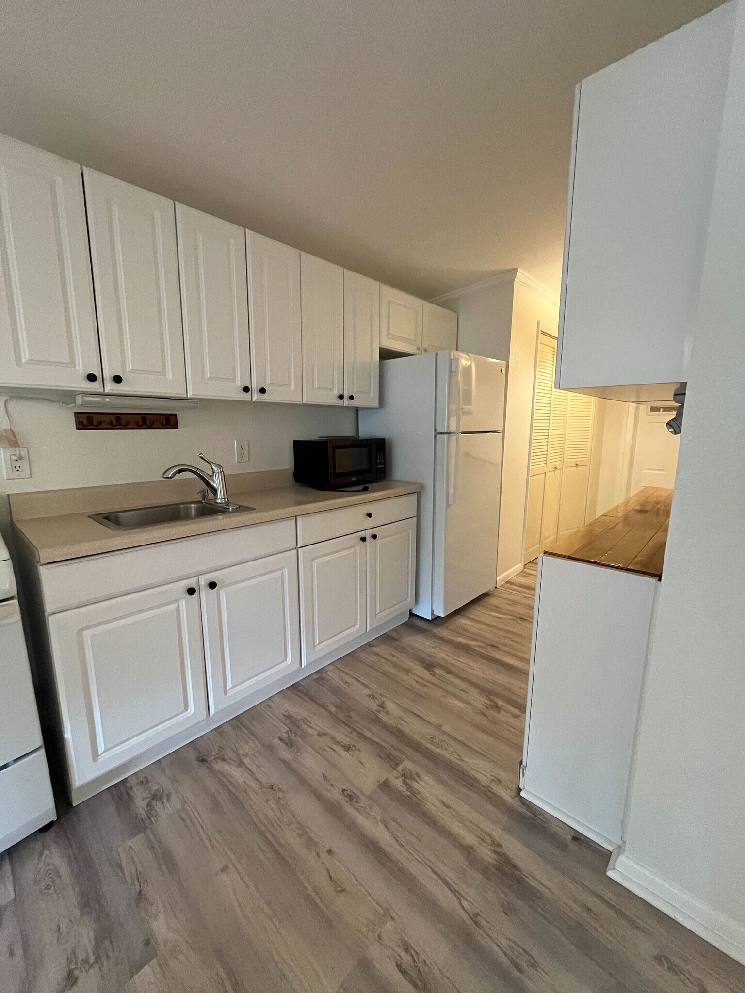 Building Photo - 516 Northmoor Ave N