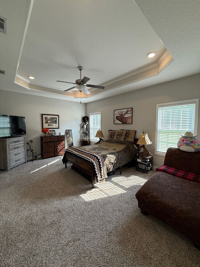 Building Photo - MOVE IN SPECIAL $400.00 OFF FIRST MONTH RE...