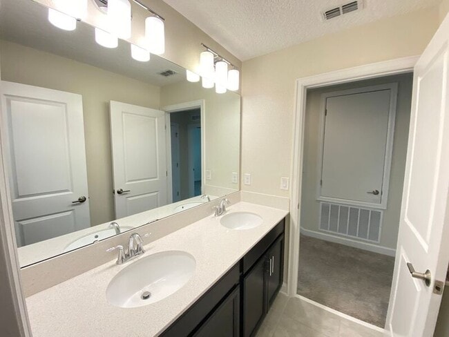 Building Photo - 4442 Seven Canyons Dr