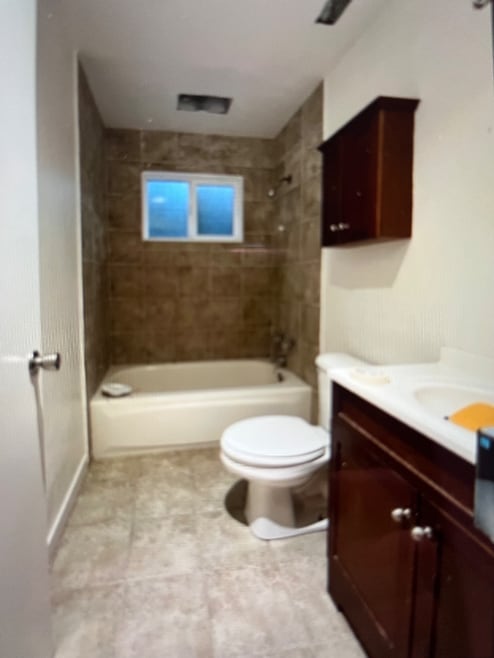 Building Photo - 1203 Putnam St