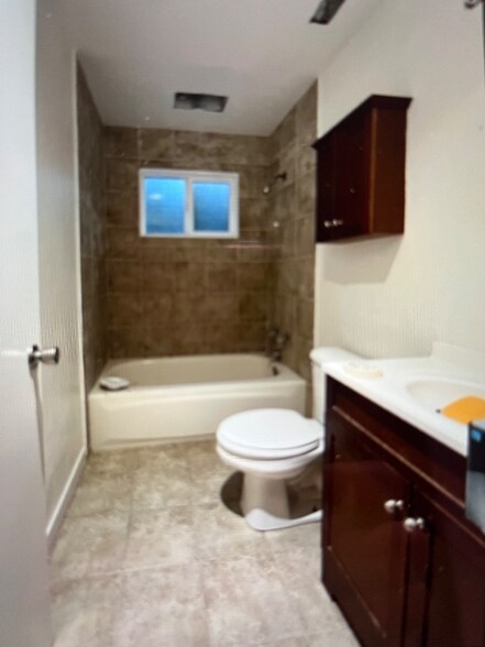 Primary Photo - 1203 Putnam St