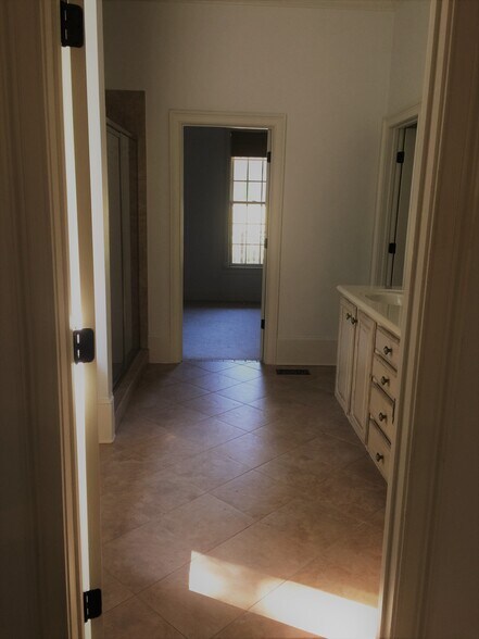 Building Photo - 5000 Wildeoak Trail