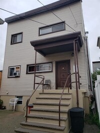 Building Photo - 728 29th St