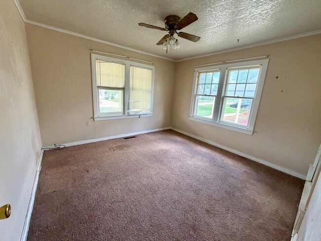 Building Photo - 3 Bedroom and 1 Bathroom Home for rent in Shawnee