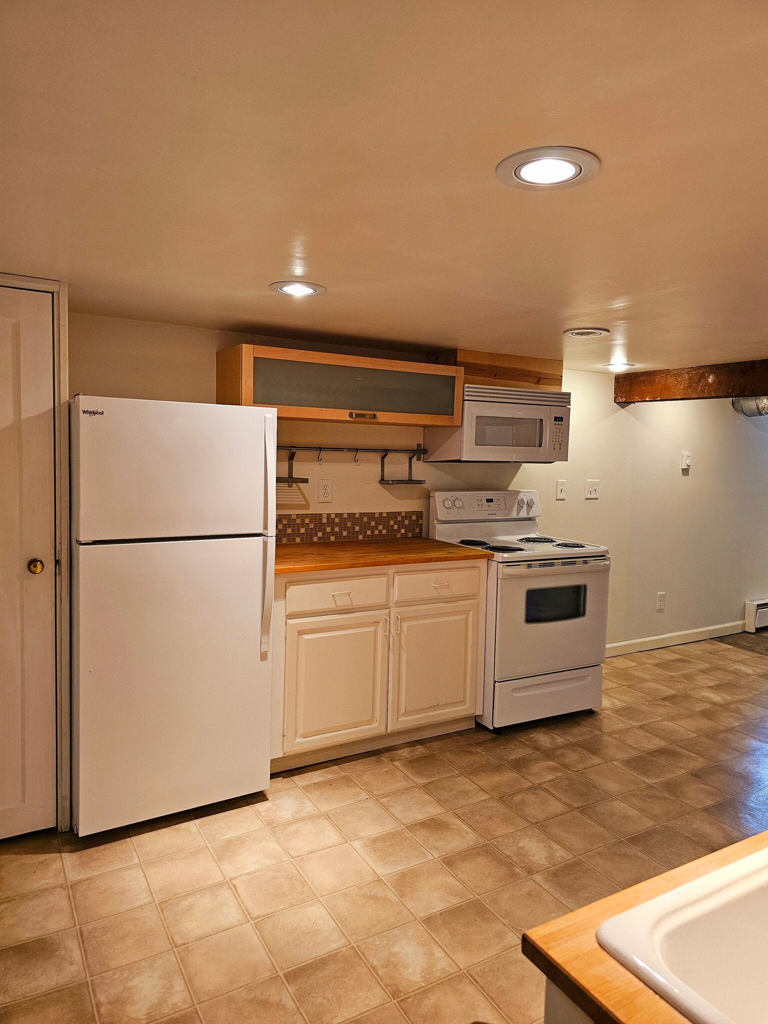 Building Photo - 309 NE Graham St