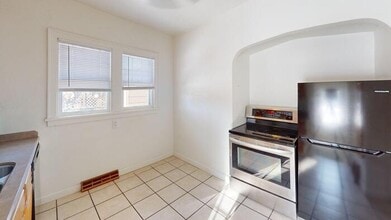 Building Photo - 411 W Bowen Ave