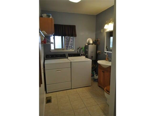 Building Photo - Pet friendly! - 4 bed/2 bath house in Ferndale!