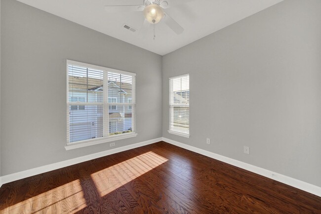 Building Photo - Two Story Corner Townhome