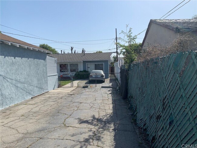 Building Photo - 12810 Dunton Dr