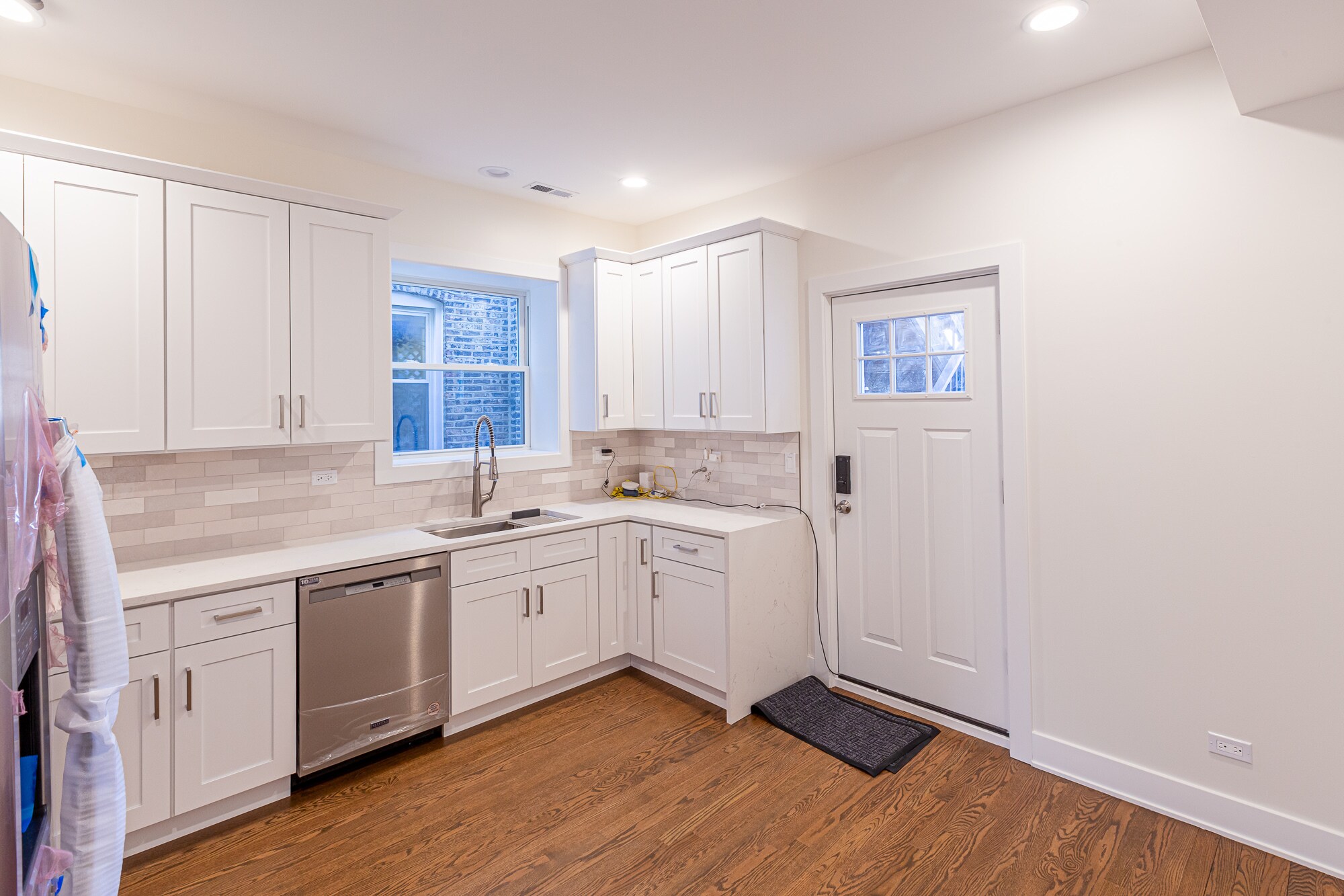 Kitchen - 6527 N Newgard Ave