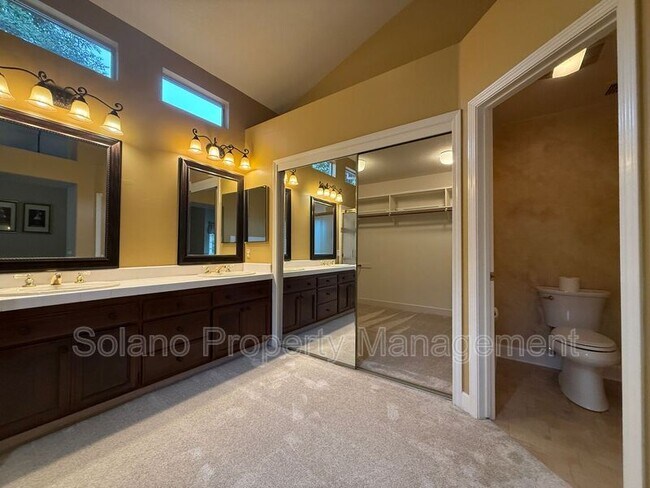 Building Photo - 685 Hillcrest Cir