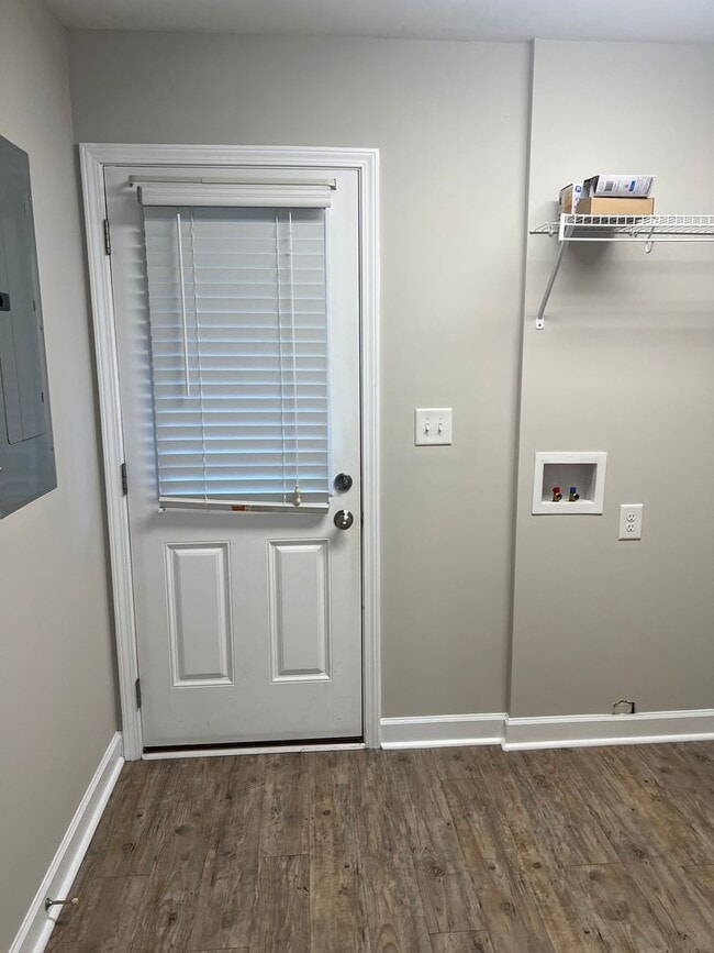Building Photo - Duplex Apartment For Rent in Denver NC