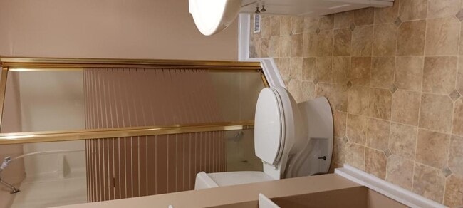 Building Photo - 25 E Belvue Rd