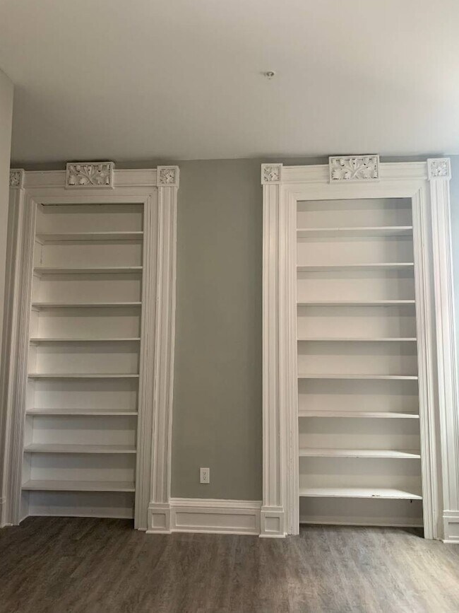 Building Photo - 29 Elk St