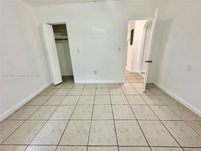 Building Photo - 6136 N Miami Ave