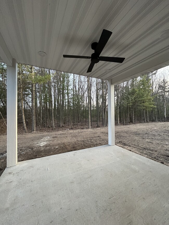 Building Photo - 1112 Reserve St N