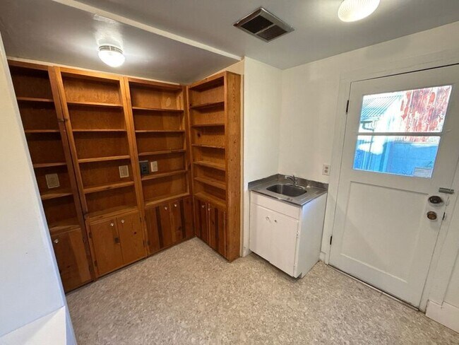 Building Photo - 1947 Marion St SE