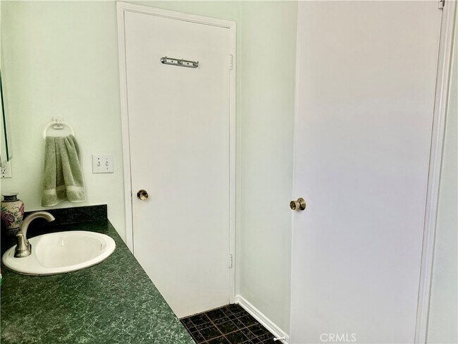 Building Photo - 11543 Swinton Ave