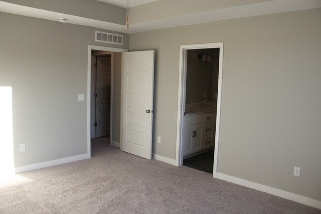 Building Photo - PKR Investments LLC(3715SWClaytonDR)