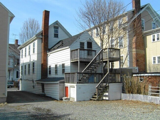 Building Photo - 128 Pleasant St