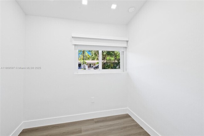 Building Photo - 7550 SW 127th St