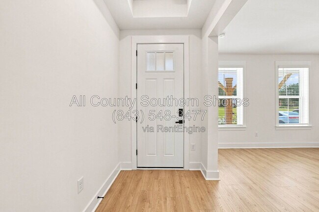 Building Photo - 3084 Claredon St