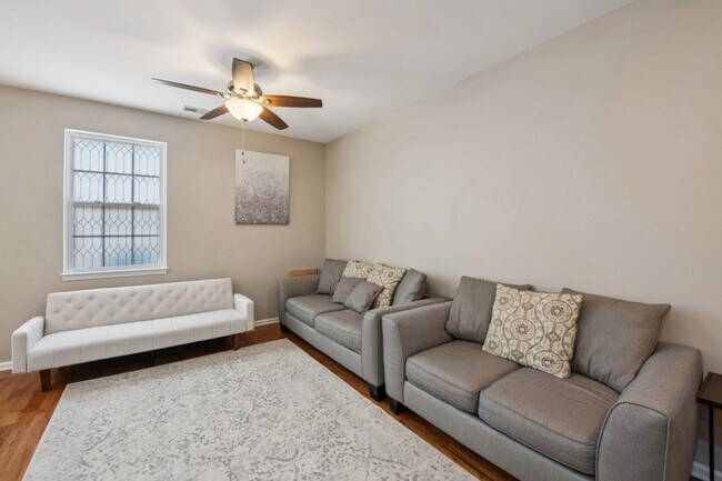 Building Photo - Spacious 3BR Townhome in Apex