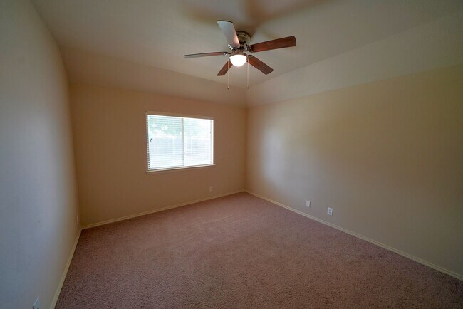 Building Photo - Move-In Ready Property Now Available in Selma, TX! - Realtor Commission: $600