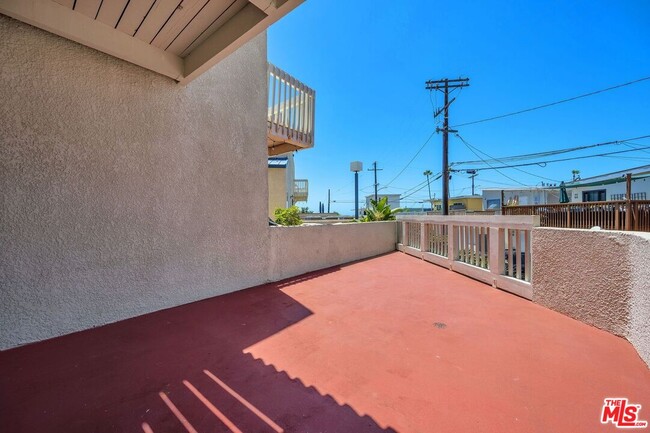 Building Photo - 7301 Vista Del Mar