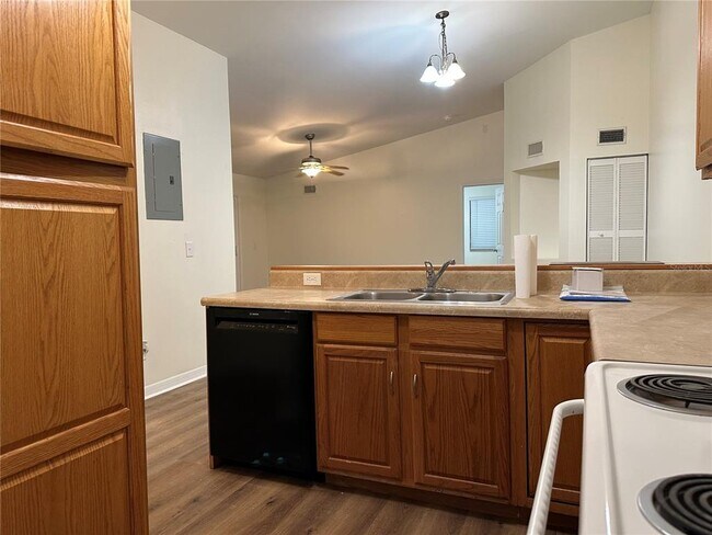 Building Photo - 6019 Scotchwood Glen