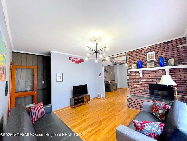 Building Photo - 137 Oakland St