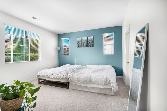 Building Photo - Beautiful 5 Bedroom Custom-Built Home in C...