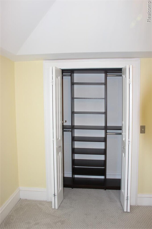 Building Photo - 115 E Lincoln St