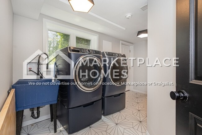 Building Photo - 13140 S 86th Ave