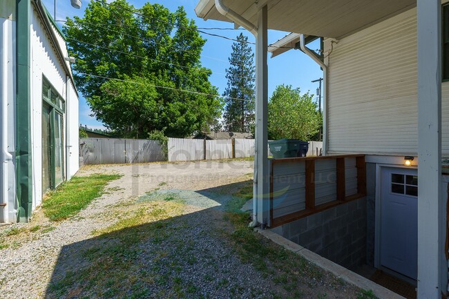 Building Photo - 1 Bedroom 1 Bath Home with Off-Street Parking Available in Midtown Coeur d'Alene!