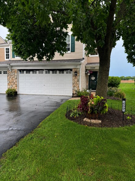 Building Photo - 2444 Oak Tree Ln